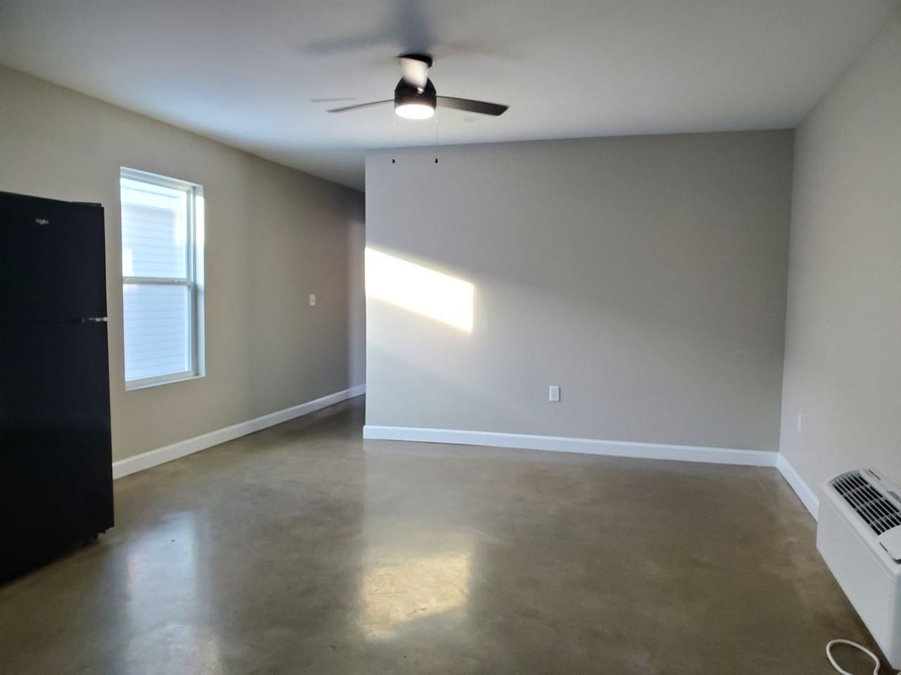 608 Main St - Photo 3 of 9