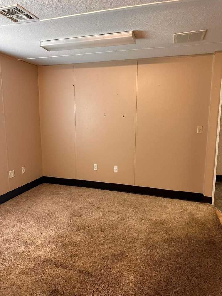1005 Turnpike Rd - Photo 2 of 20