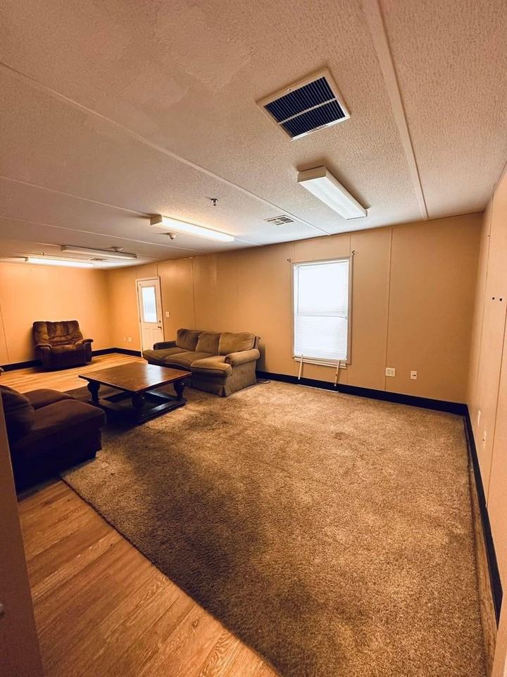 1005 Turnpike Rd - Photo 3 of 20