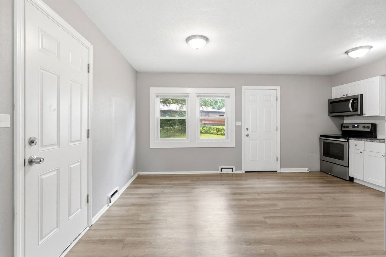 11407 Winchester Ave - Photo 2 of 28