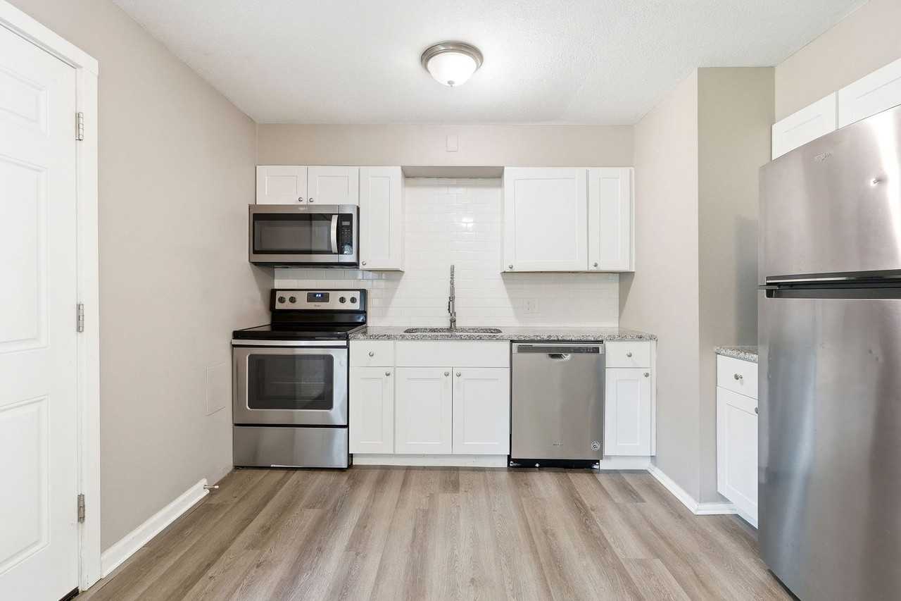 11407 Winchester Ave - Photo 5 of 28