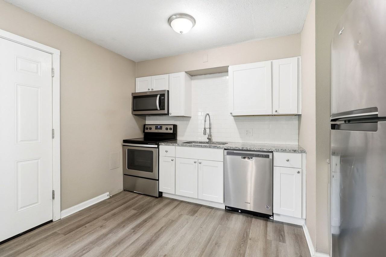 11407 Winchester Ave - Photo 6 of 28
