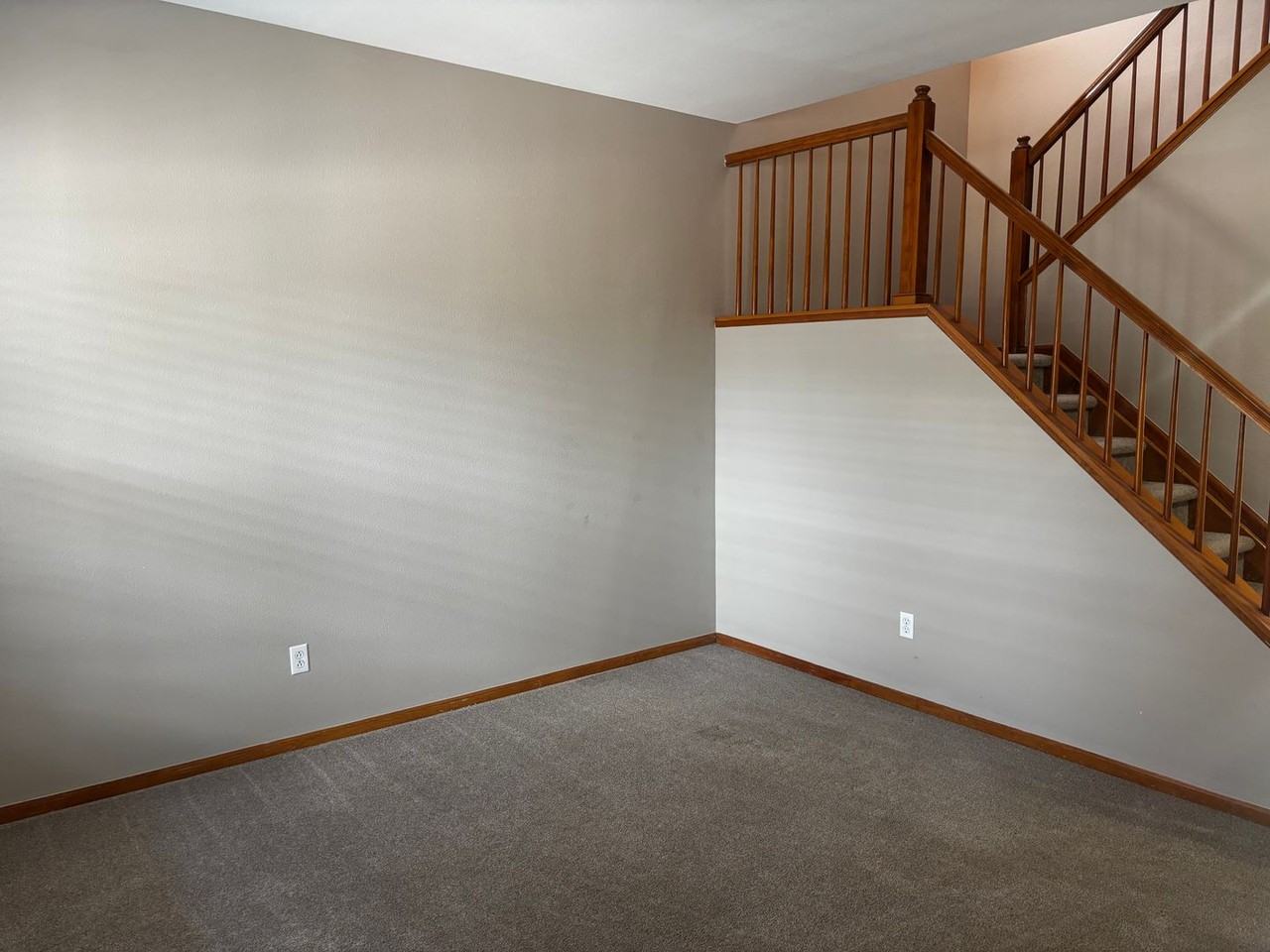 10318 Ravenswood Ln - Photo 3 of 27