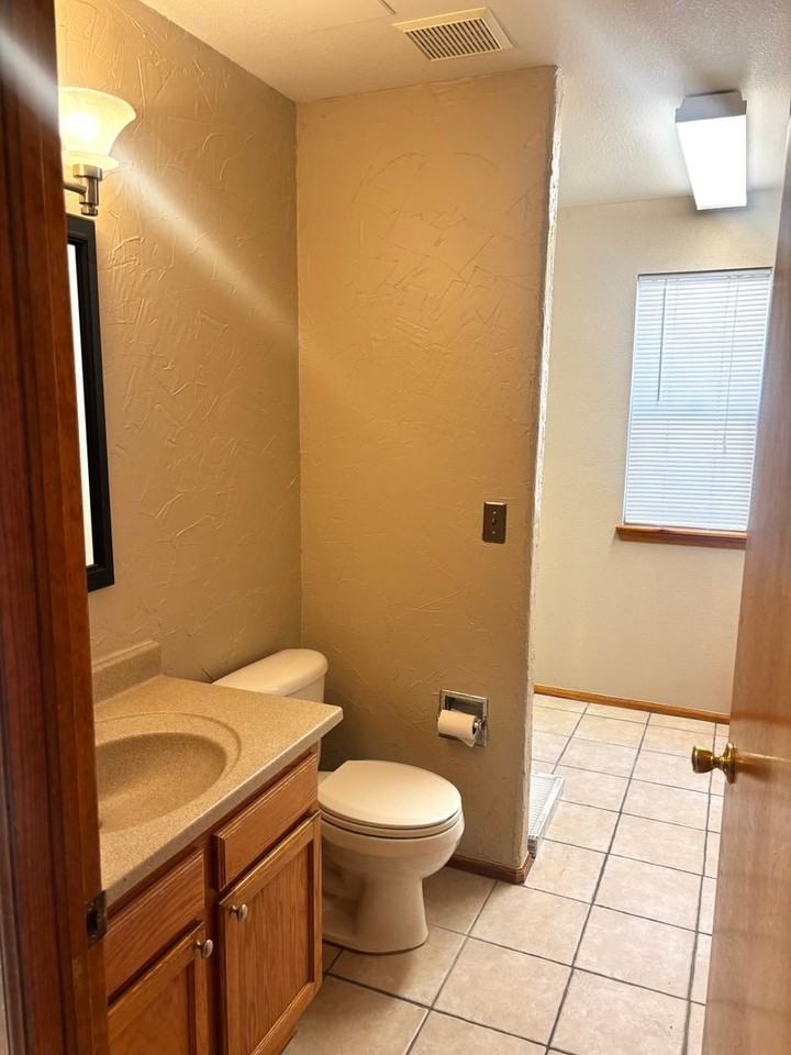 10318 Ravenswood Ln - Photo 7 of 27