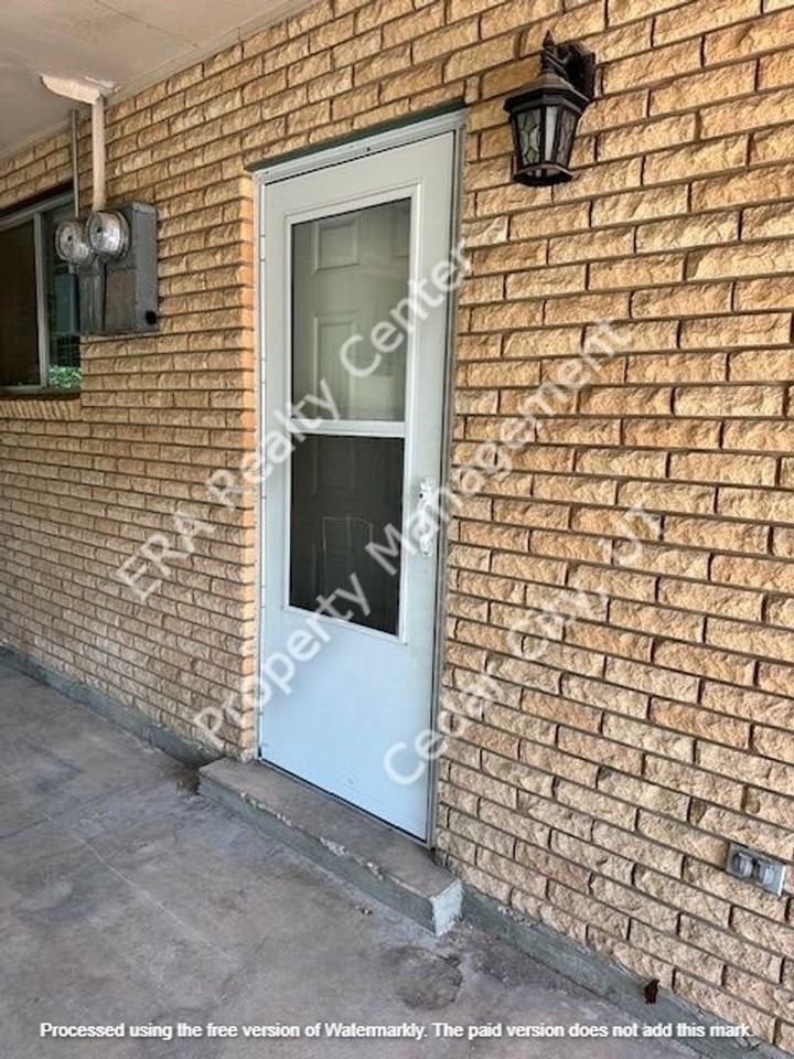282 S Dewey Ave - Photo 4 of 19
