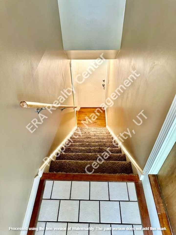 282 S Dewey Ave - Photo 5 of 19