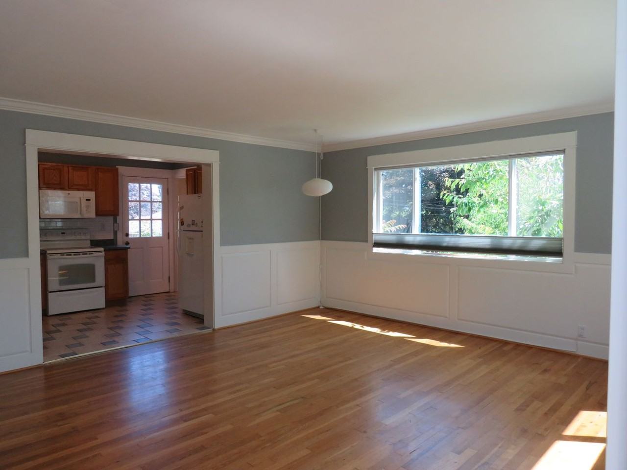 10218 35th Ave Sw - Photo 3 of 28