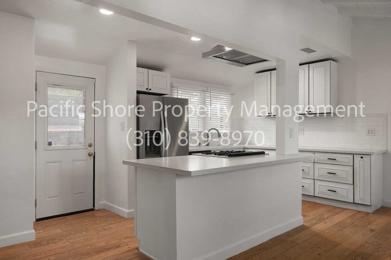 2884 Dunleer Pl - Photo 6 of 17