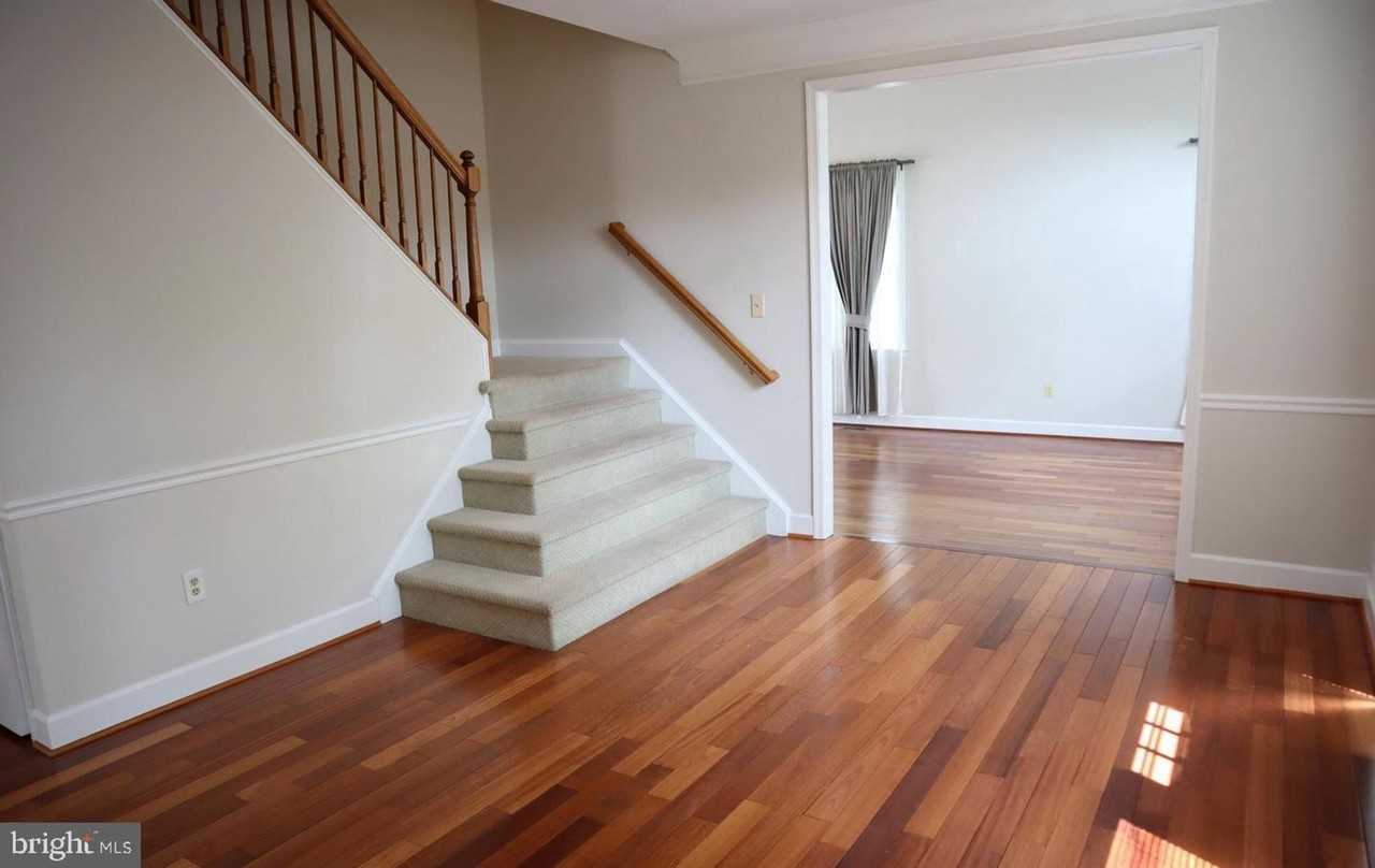 17105 Thatcher Ct - Photo 3 of 37