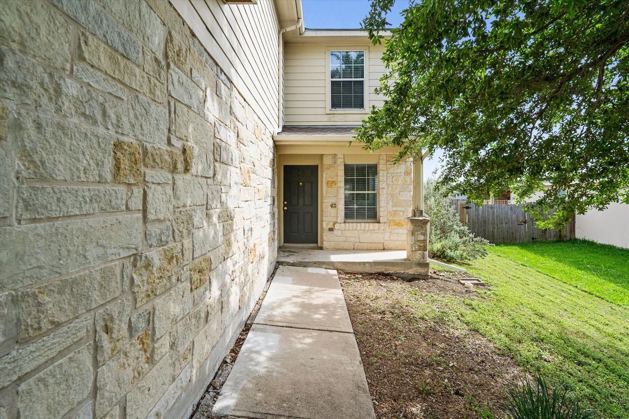 142 Jack Rabbit Ln - Photo 3 of 36