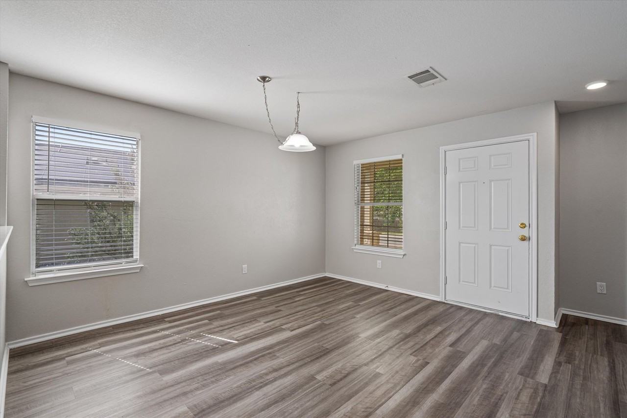 142 Jack Rabbit Ln - Photo 4 of 36