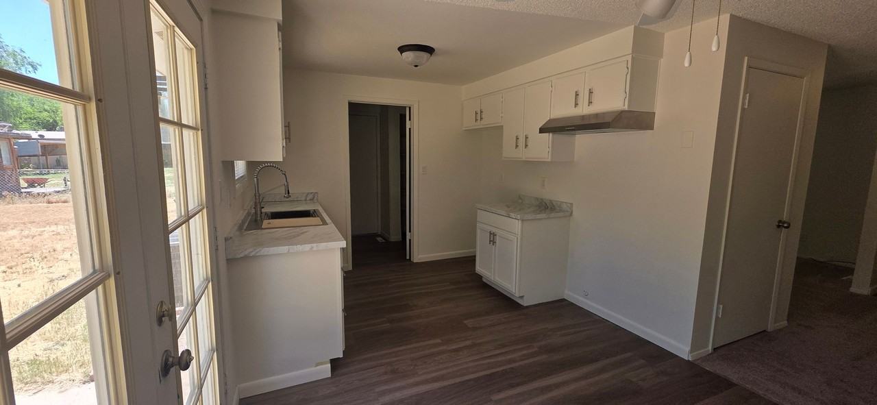7206 S Ravenswood Way - Photo 4 of 12