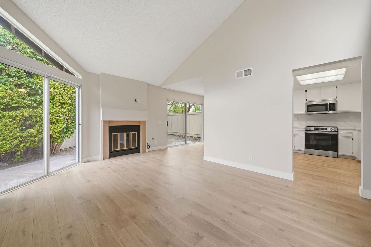 363 Stanford Ct - Photo 2 of 13