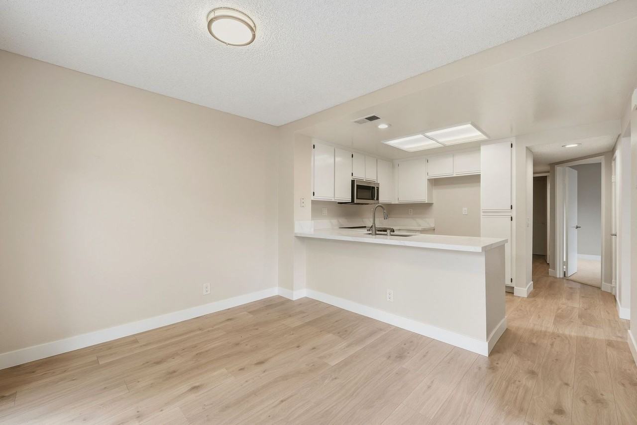 363 Stanford Ct - Photo 4 of 13