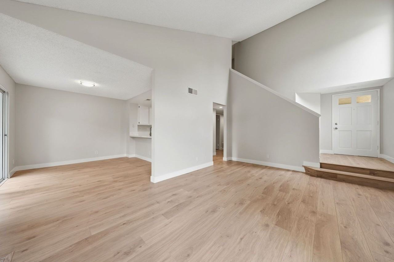 363 Stanford Ct - Photo 5 of 13