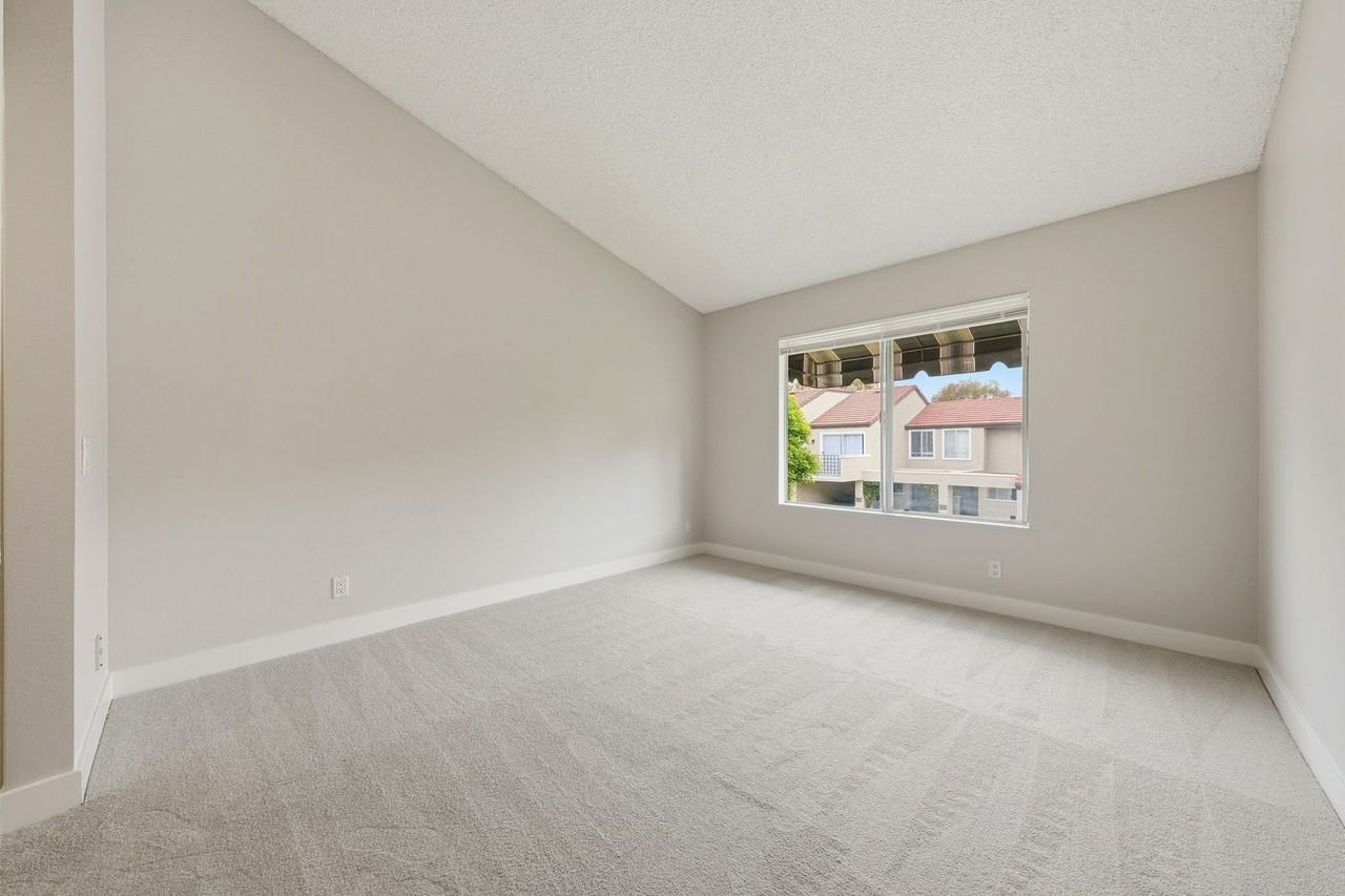 363 Stanford Ct - Photo 7 of 13