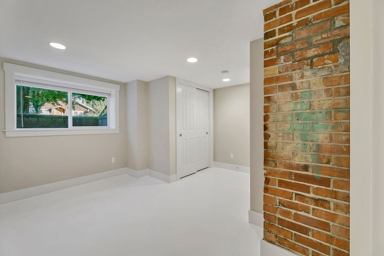 805 26th Ave - Photo 5 of 14