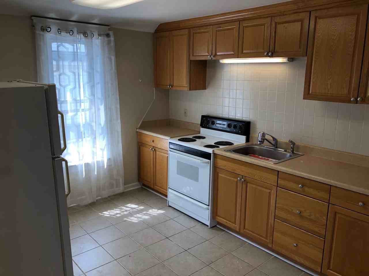 45 Maplewood Ave - Photo 7 of 39