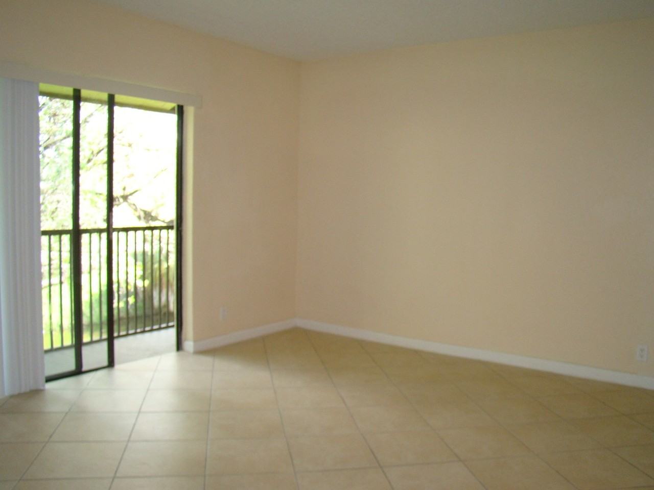 11569 Nw 45th St - Photo 6 of 9