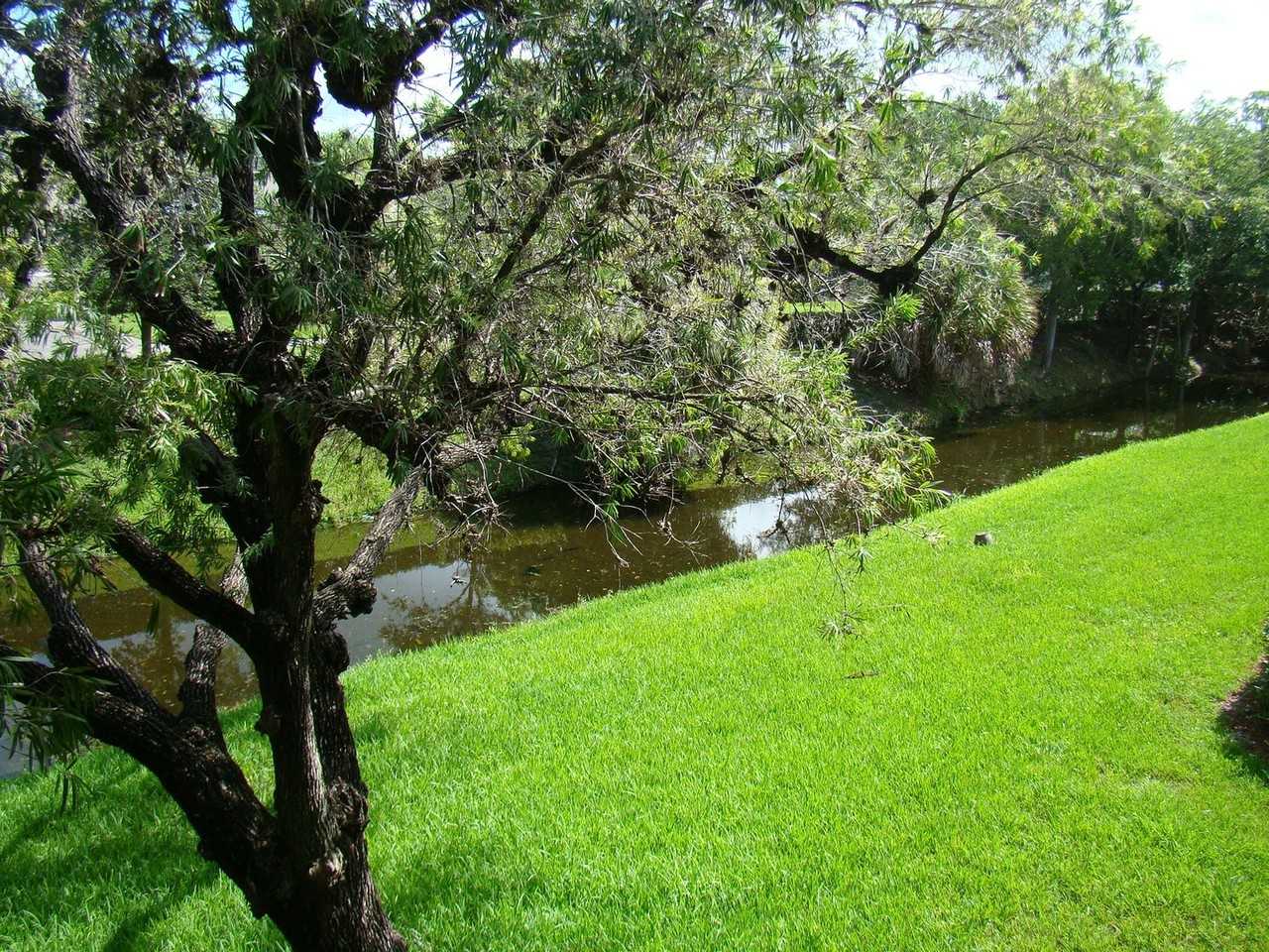 11569 Nw 45th St - Photo 7 of 9