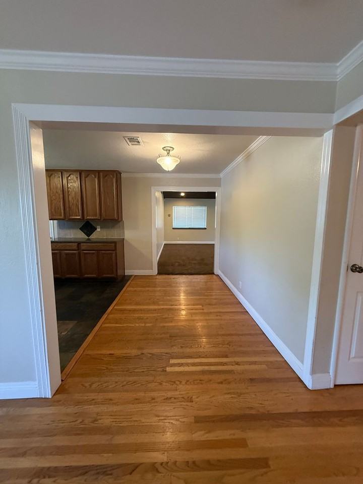 309 Plum St - Photo 3 of 14