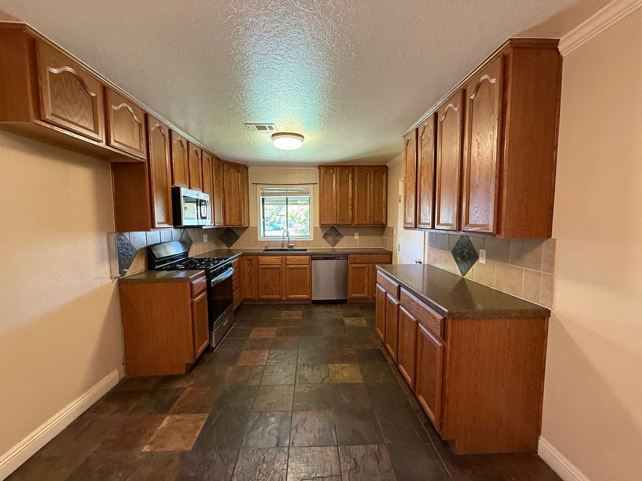 309 Plum St - Photo 5 of 14