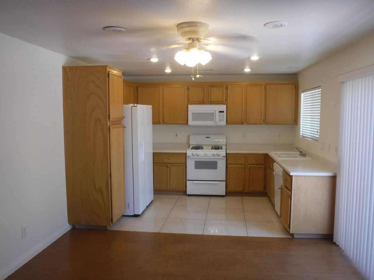 10680 Foggy Glen Ave - Photo 4 of 12