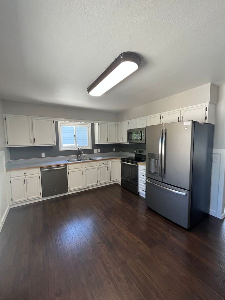 2911 Vermillion Dr - Photo 2 of 18