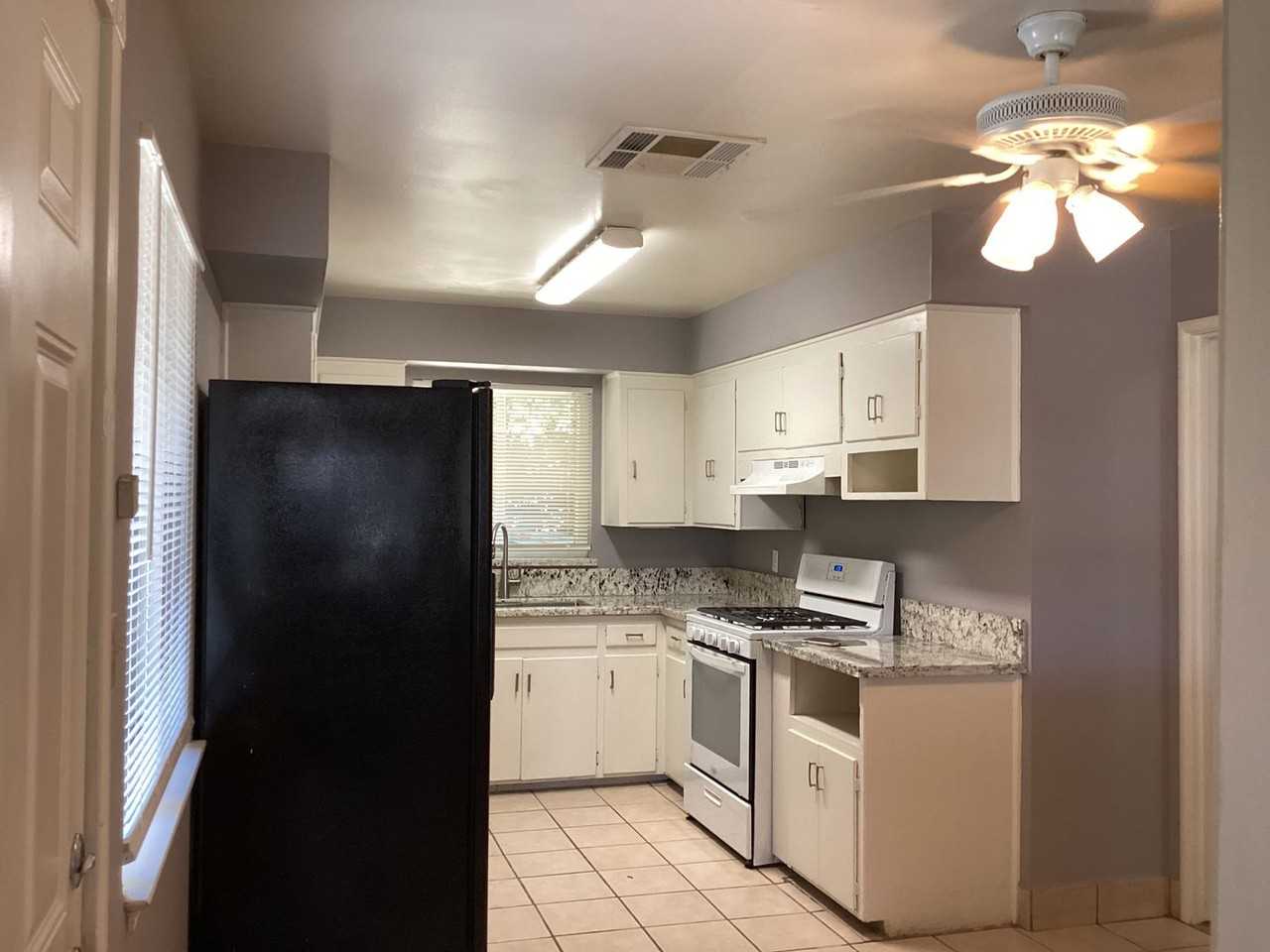 4143 N Warren Ave - Photo 4 of 16