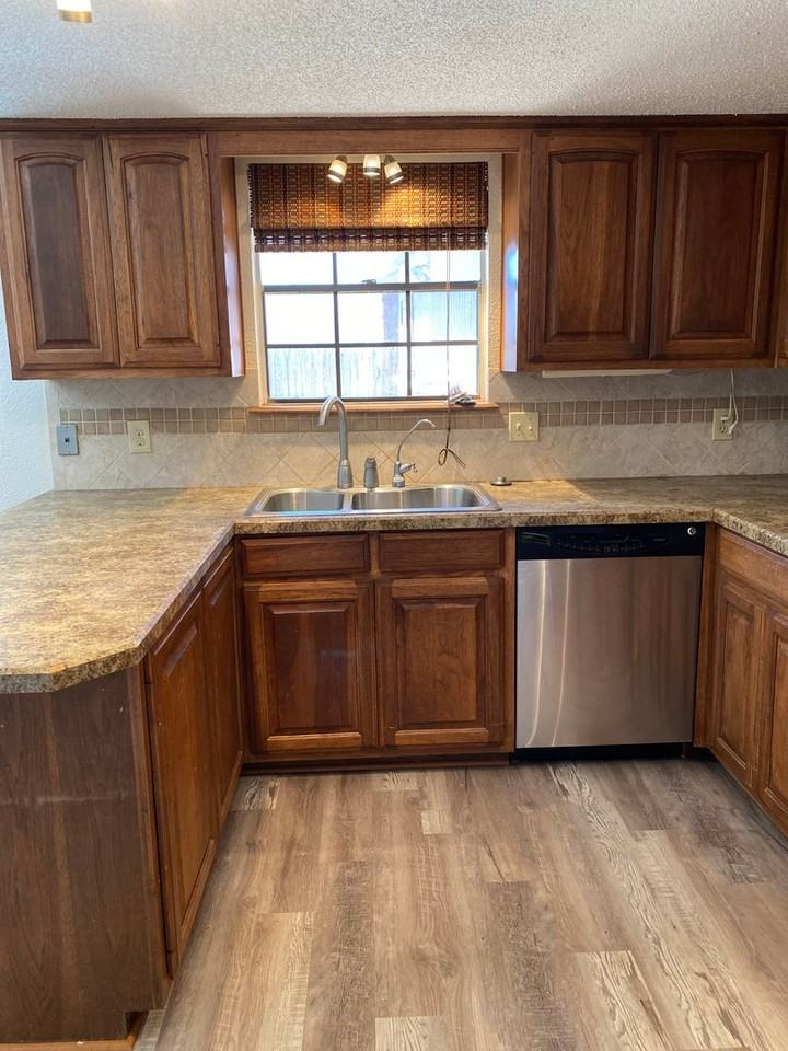 2020 E 56th St - Photo 4 of 12