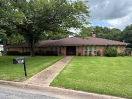 featured image of 1601 Skyline Dr