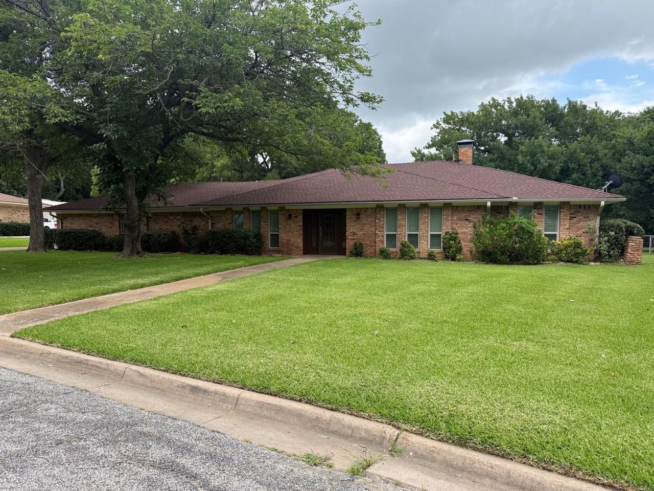 1601 Skyline Dr - Photo 2 of 50