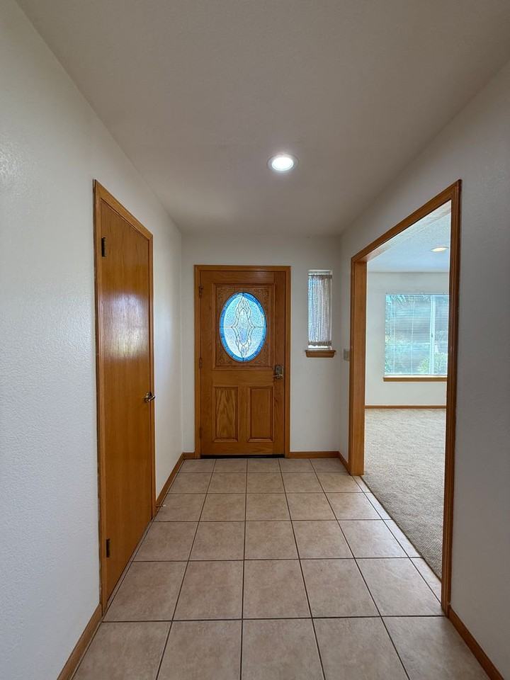 1470 Mercer Ct - Photo 5 of 50
