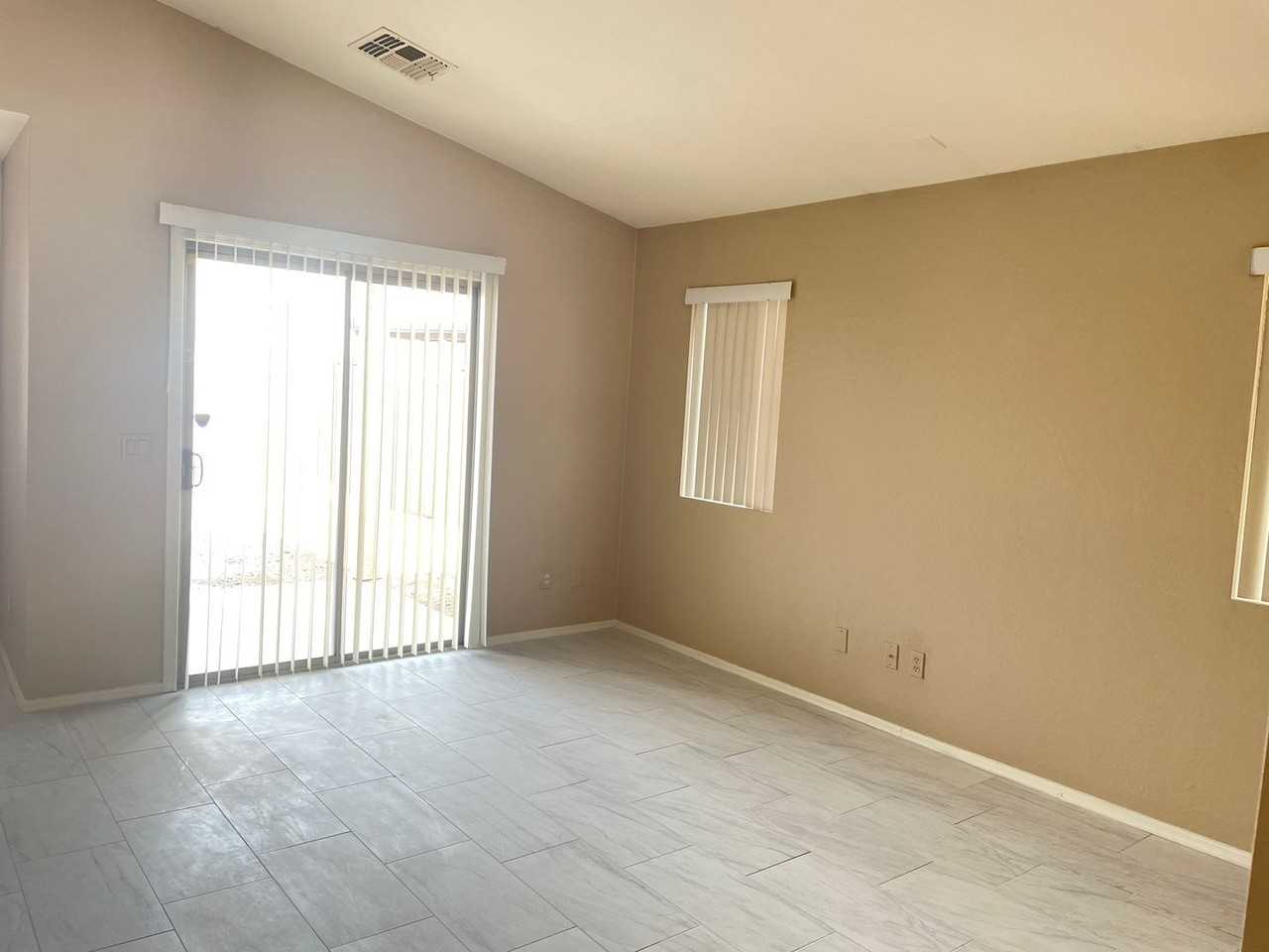 5910 S 32nd Ave - Photo 6 of 19
