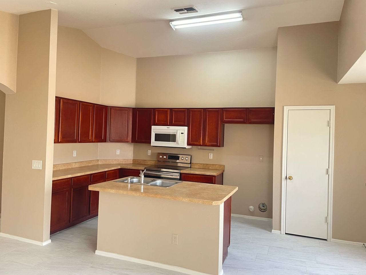 5910 S 32nd Ave - Photo 7 of 19