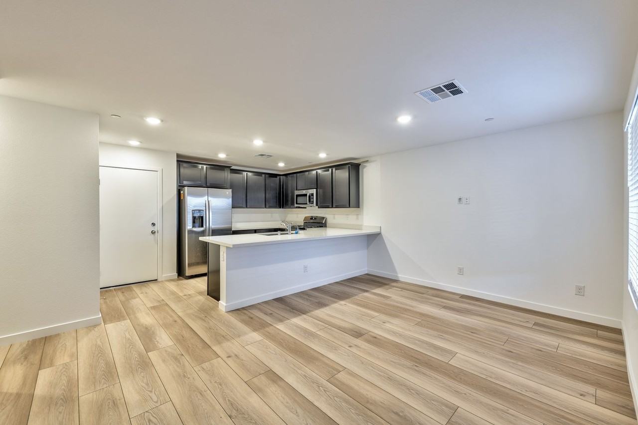 6288 Foxes Dale St - Photo 3 of 16