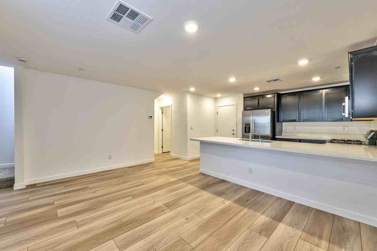 6288 Foxes Dale St - Photo 4 of 16
