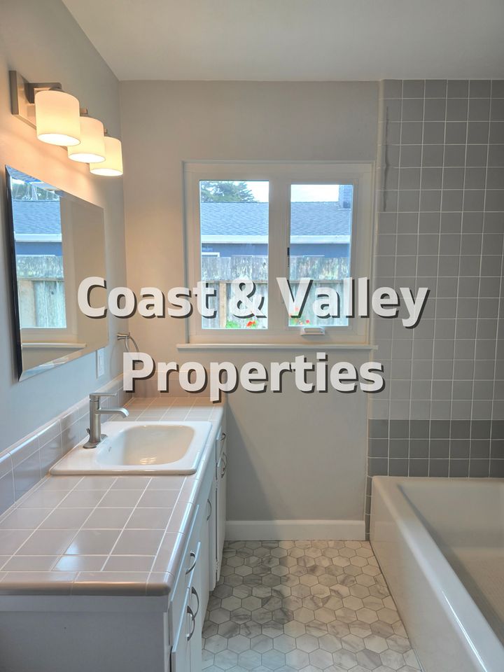 1117 Surf Ave - Photo 4 of 11