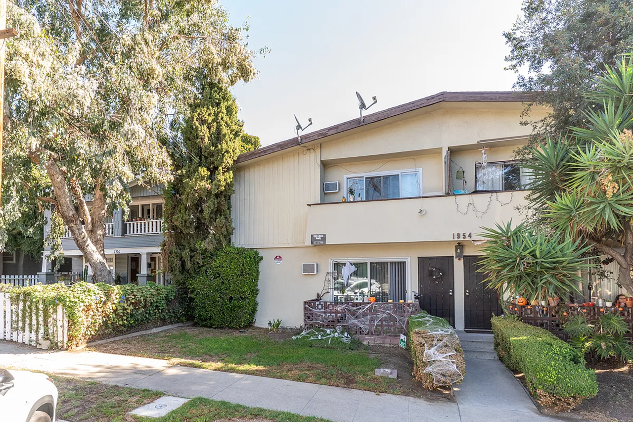 1954 Cheremoya Ave - Photo 2 of 13