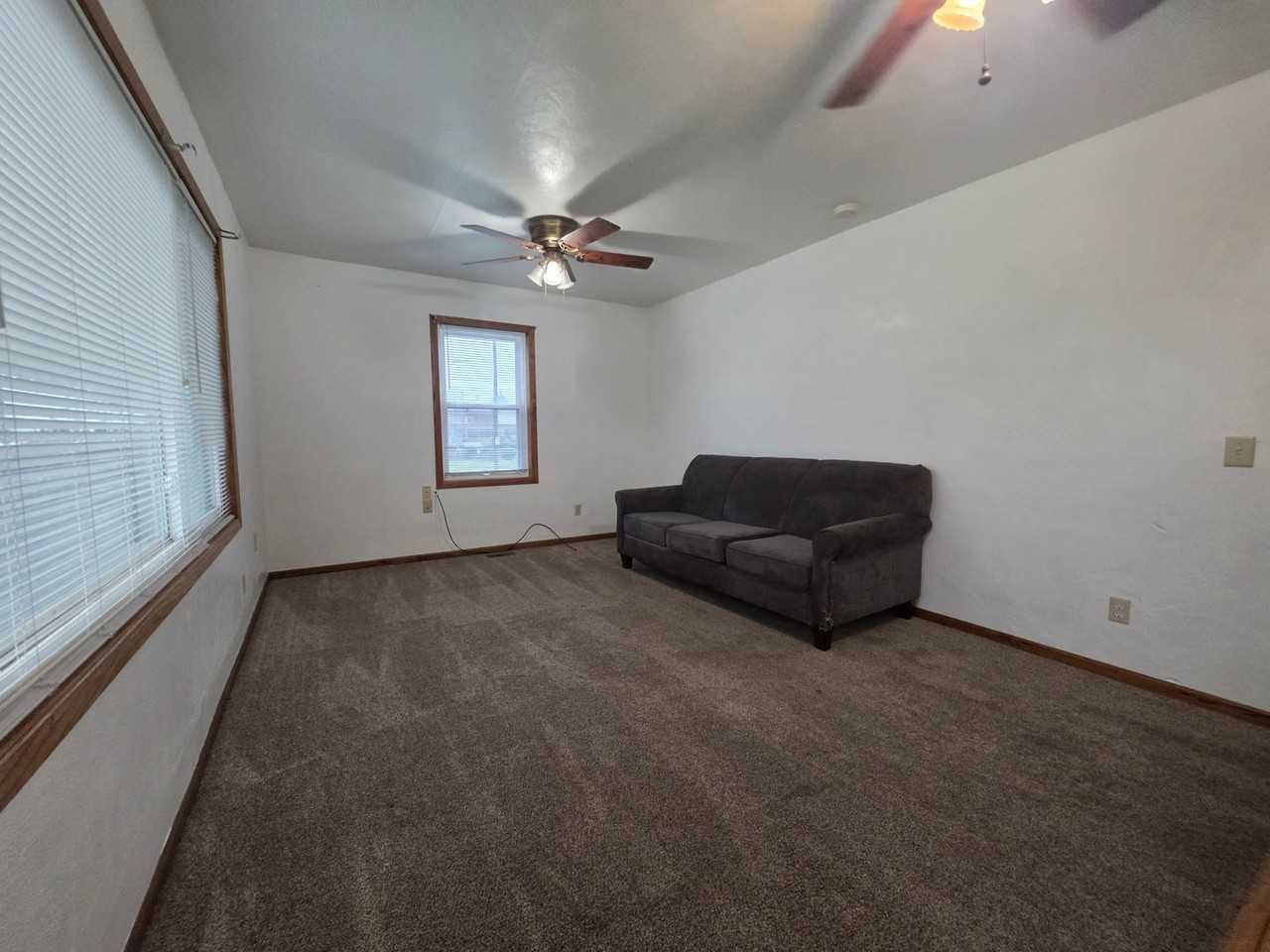 658 Wilson Ave Sw - Photo 3 of 15