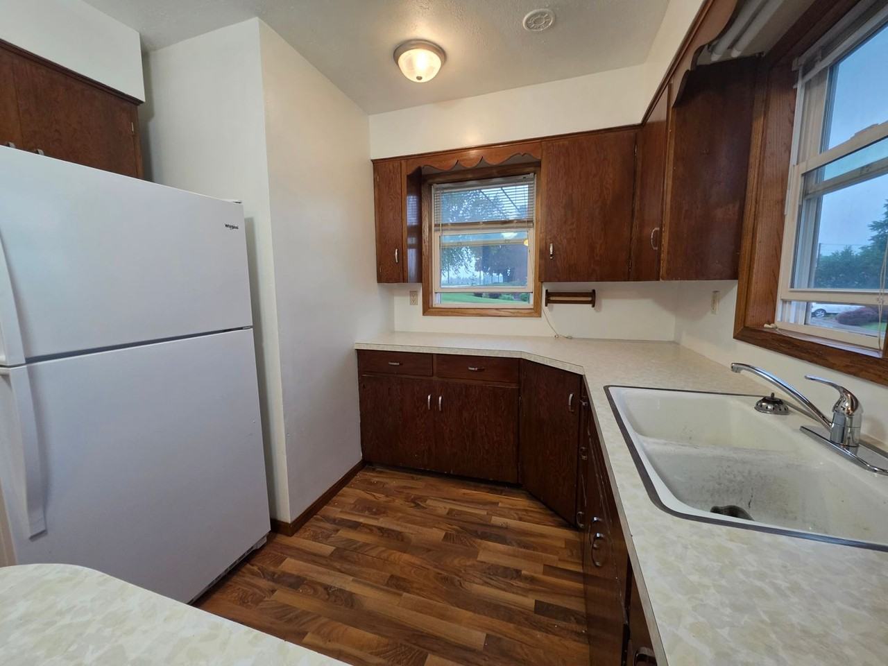 658 Wilson Ave Sw - Photo 4 of 15