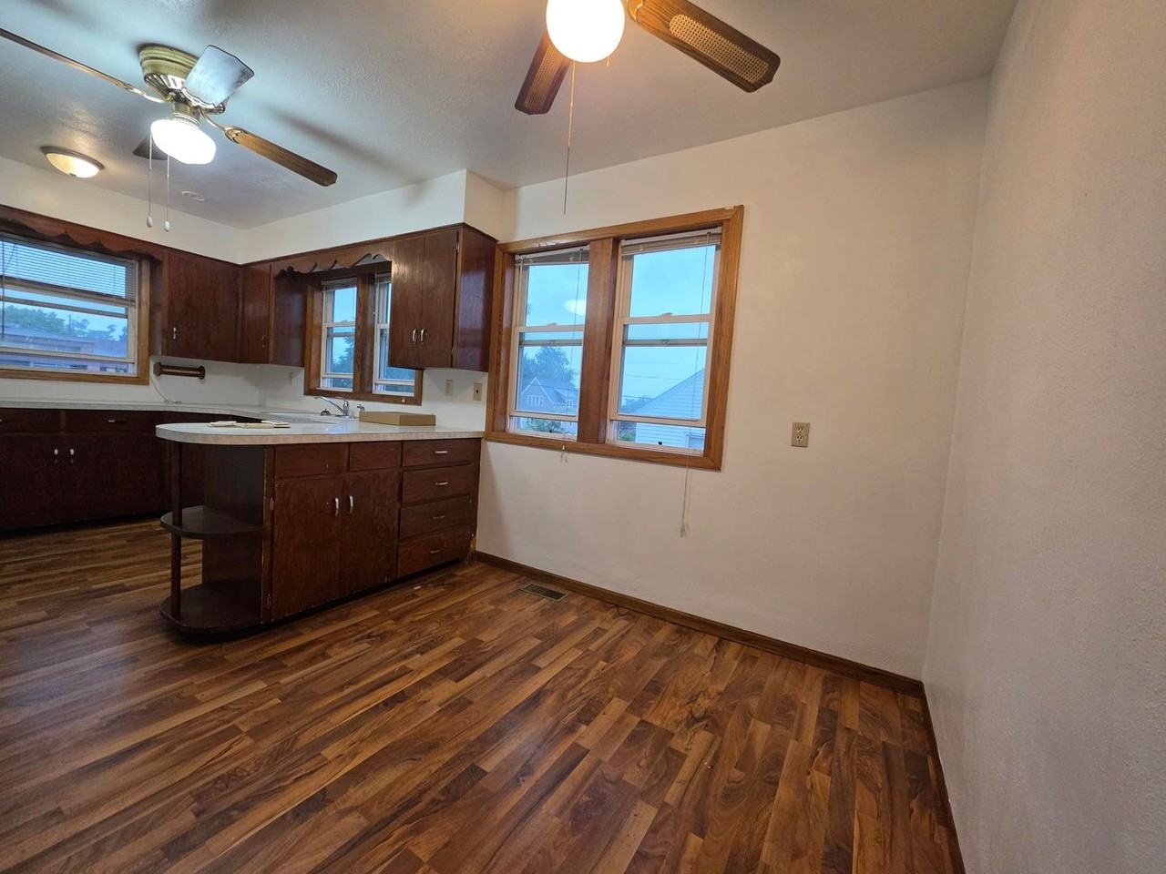 658 Wilson Ave Sw - Photo 5 of 15