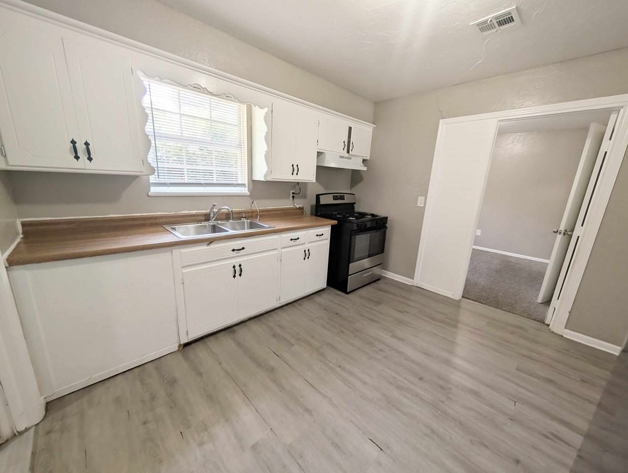 1025 Hoyt Ave - Photo 5 of 12