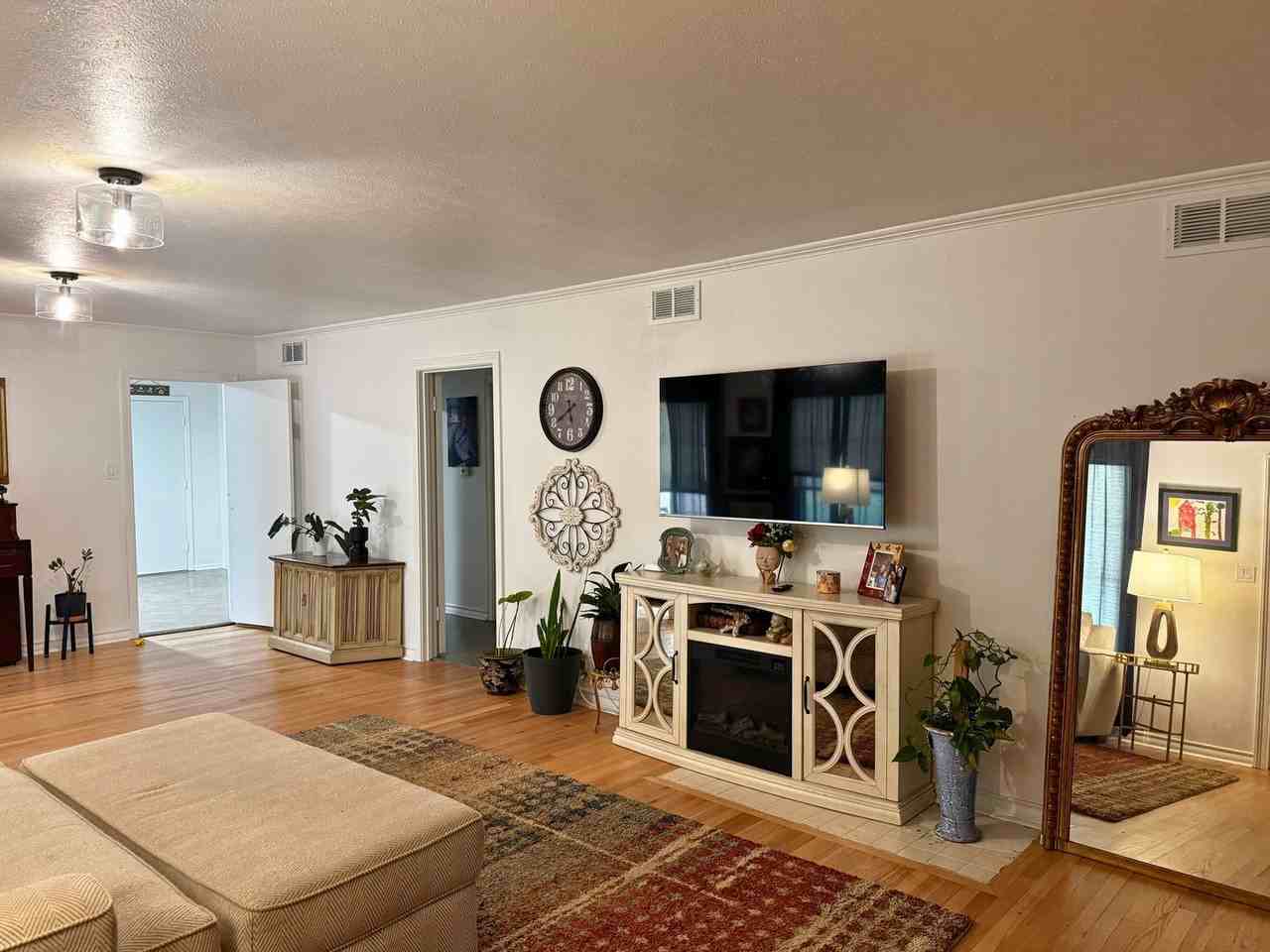 2412 Dartmouth St - Photo 4 of 50