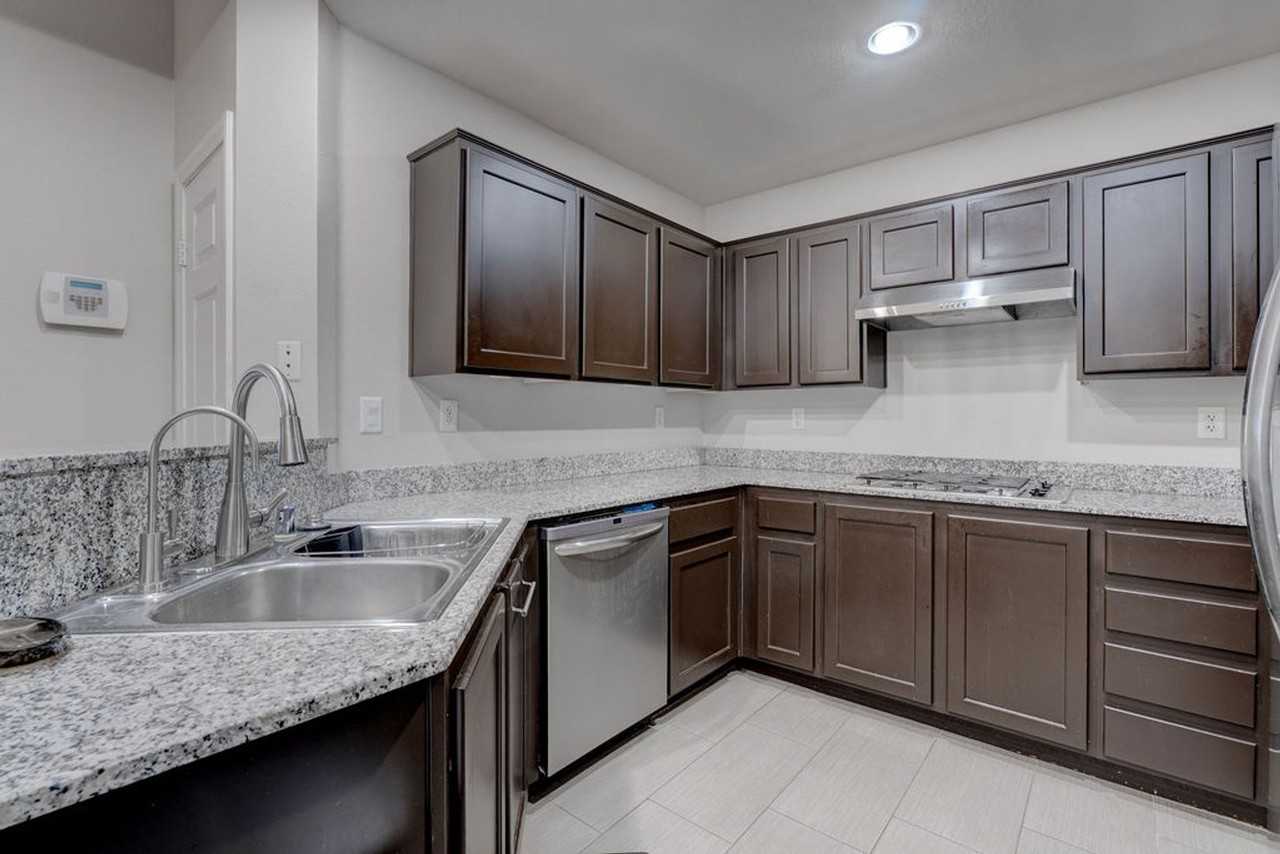 83 E Agate Ave #207 - Photo 3 of 40