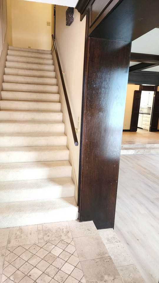 7900 Lakehurst Dr - Photo 3 of 41