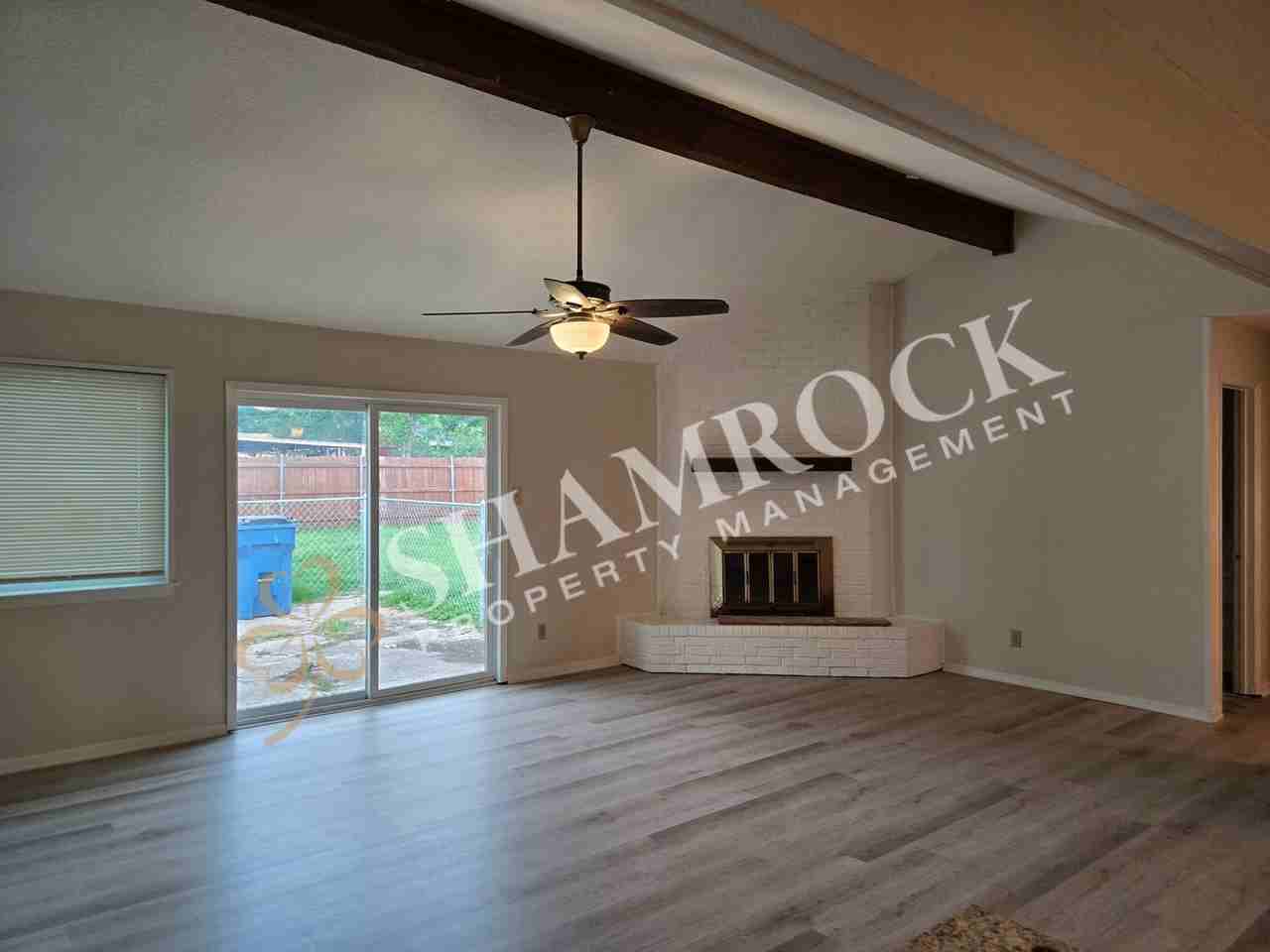 929 Rosedale Dr - Photo 3 of 17