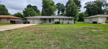 featured image of 117 E Hoyt Dr