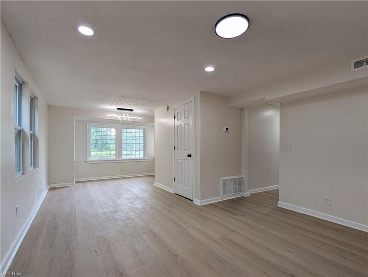 14817 Naples Ave - Photo 3 of 22