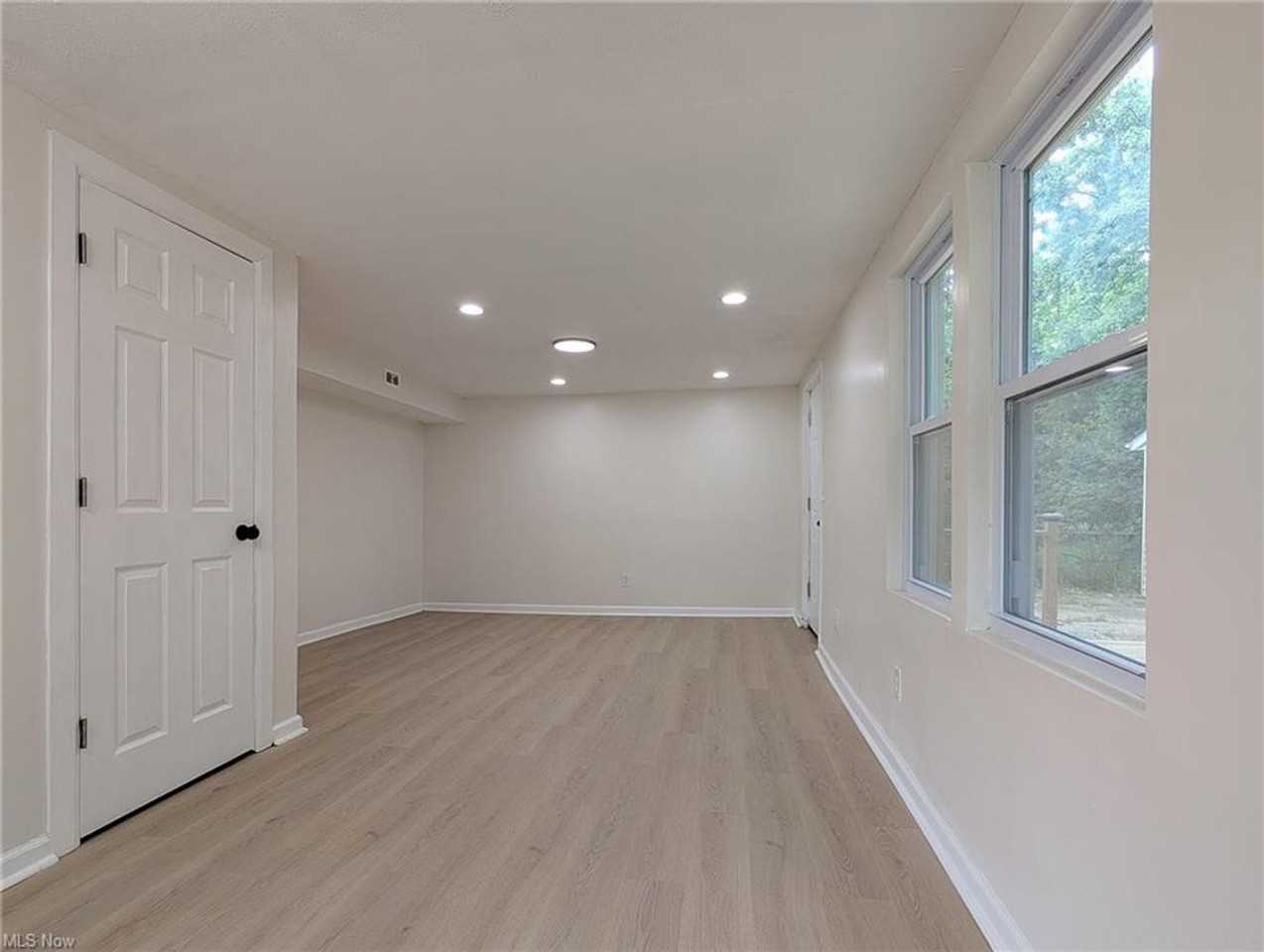 14817 Naples Ave - Photo 4 of 22